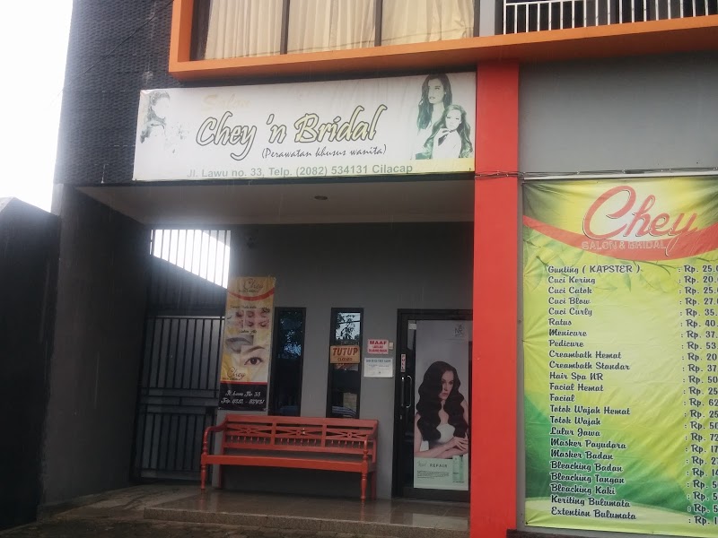 Mengungkap Senyum Cerah di Balik Riasan Cilacap